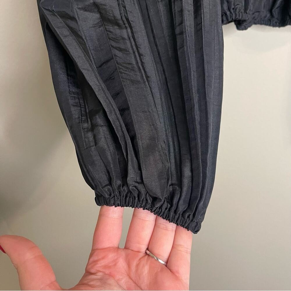 Show Me Your Mumu Keepsake Crinkle Crop Top in Black XS - Picture 5 of 8
